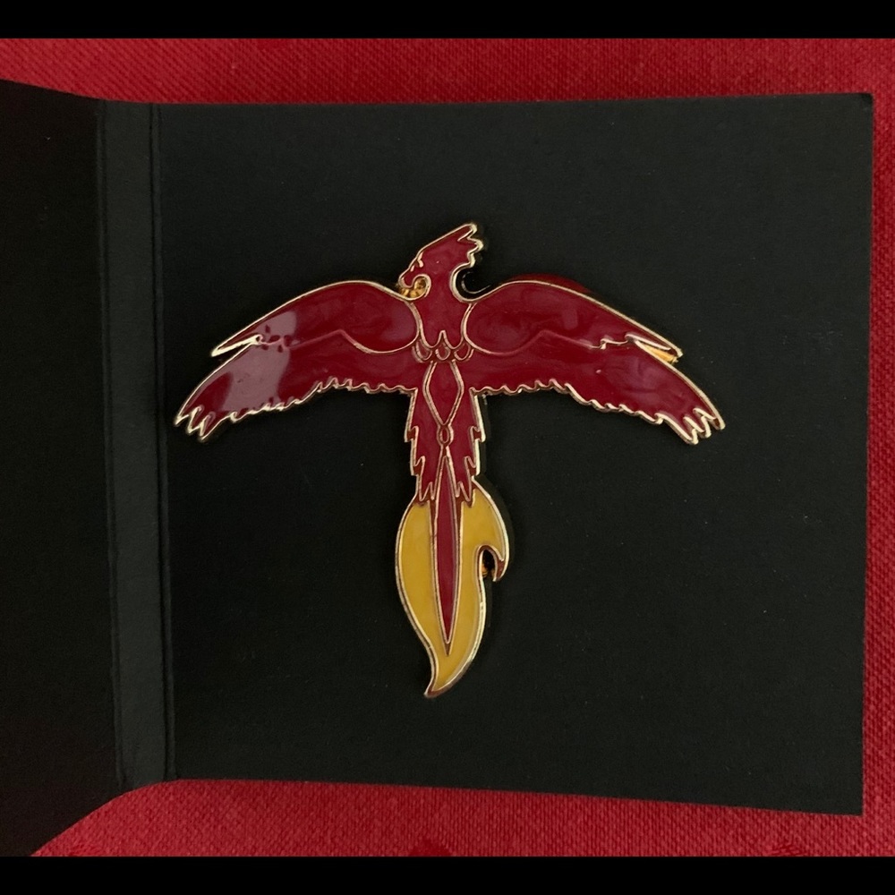 Harry Potter Fawkes pin NWT
